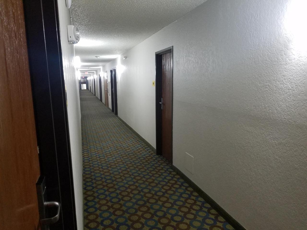 Super 8 By Wyndham Independence Kansas City Exterior foto